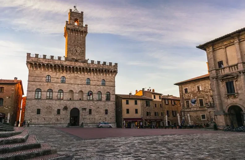 Centro storico di Montepulciano, con il Palazzo Comunale in Piazza Grande